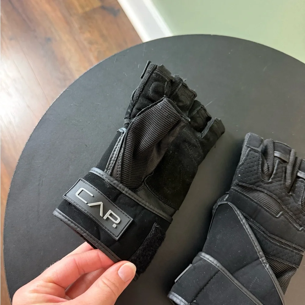 Black Fitness Gloves